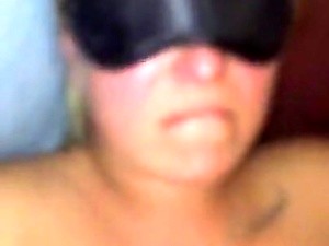Big ass stockings clad hoe fingers pussy in hot solo